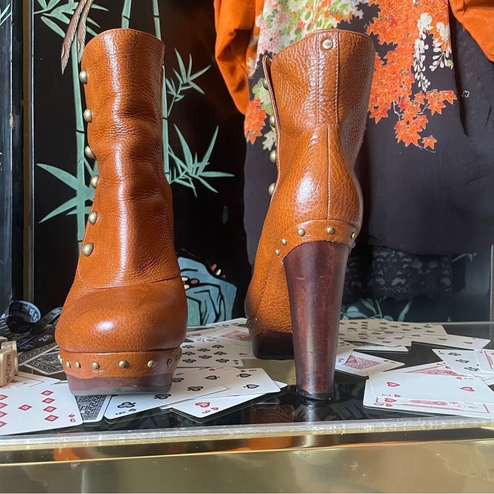 ♥️ UGG AUSTRALIA COSIMA CHESTNUT BROWN LEATHER PLATFORM Studded HEEL
BOOTS 8.5 - Picture 8 of 16